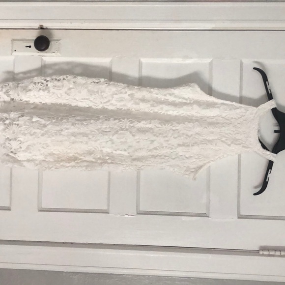 White lace dress - Picture 1 of 2